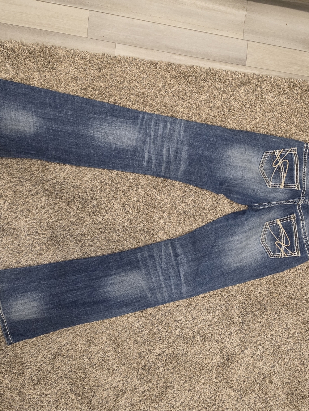 Women’s Bootcut Stretch Jeans in Medium Blue with Embroidered Back Pockets